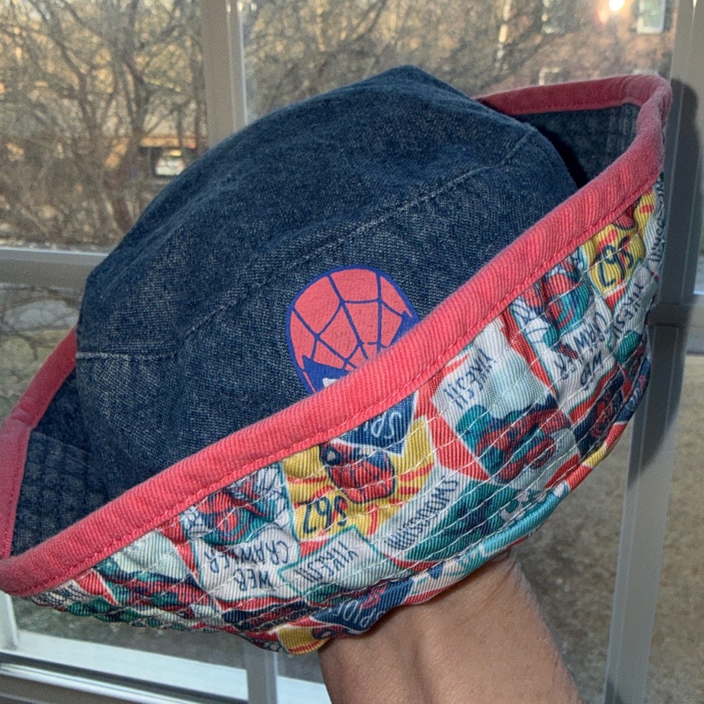 Marvel Spiderman Denim Hat reversible with colorful comic strip print on inside - Picture 6 of 12
